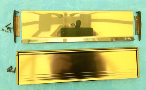 Gold coloured aluminium - , letter
